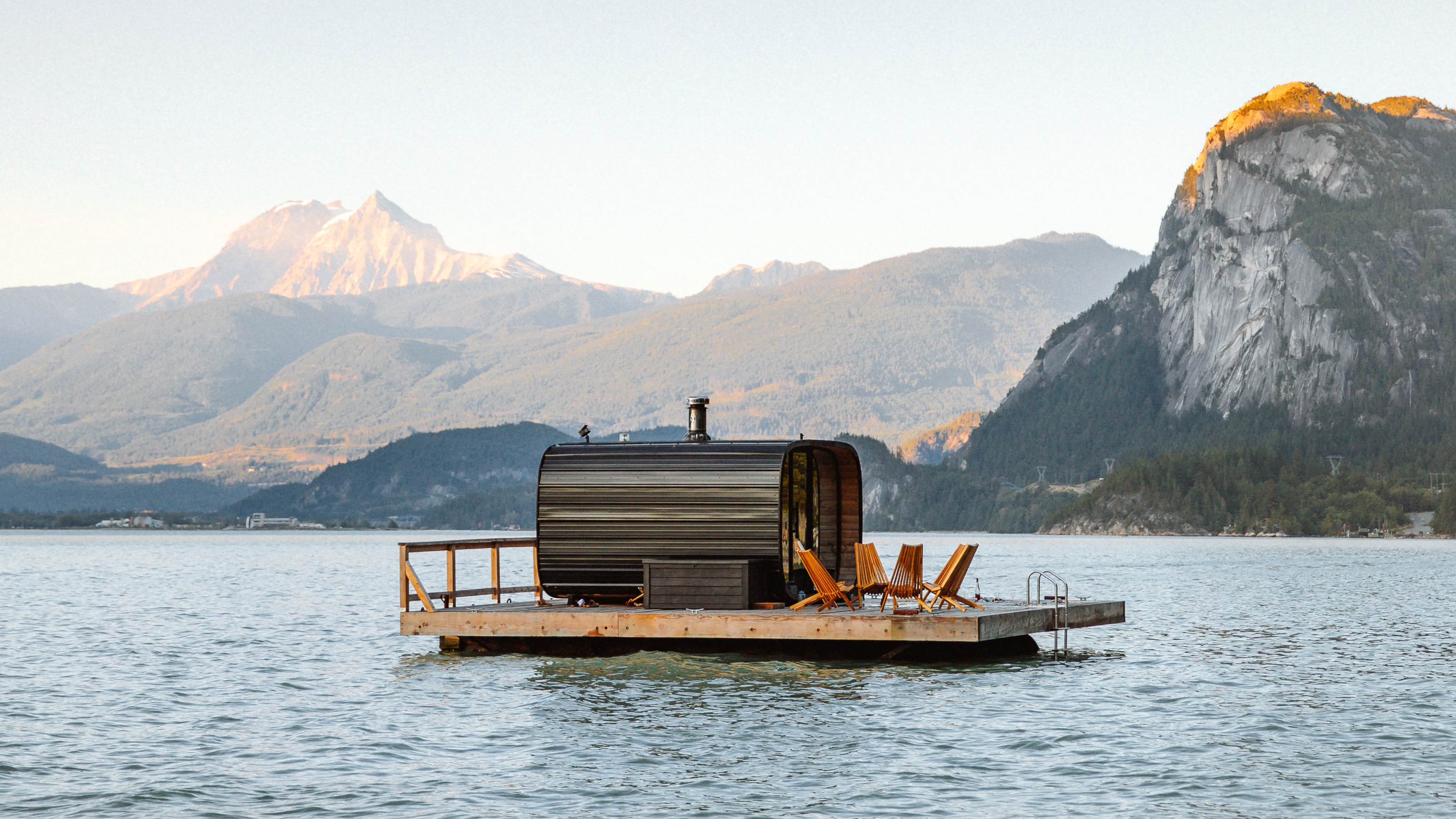 The_Floating_Sauna_Howe_Sound.png
